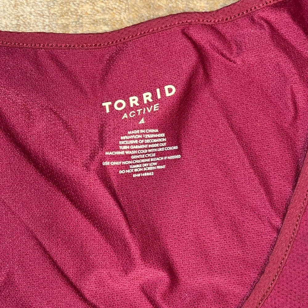 Torrid Perforated Jersey Scoop Neck Sleeveless Active Tank Burgundy size 4/4X - Picture 3 of 4